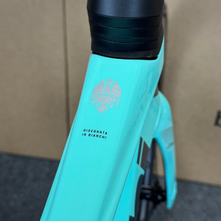 New Bianchi Oltre Comp, 12-speed Shimano 105, Carbon Fiber Road Bike-2024, 53cm