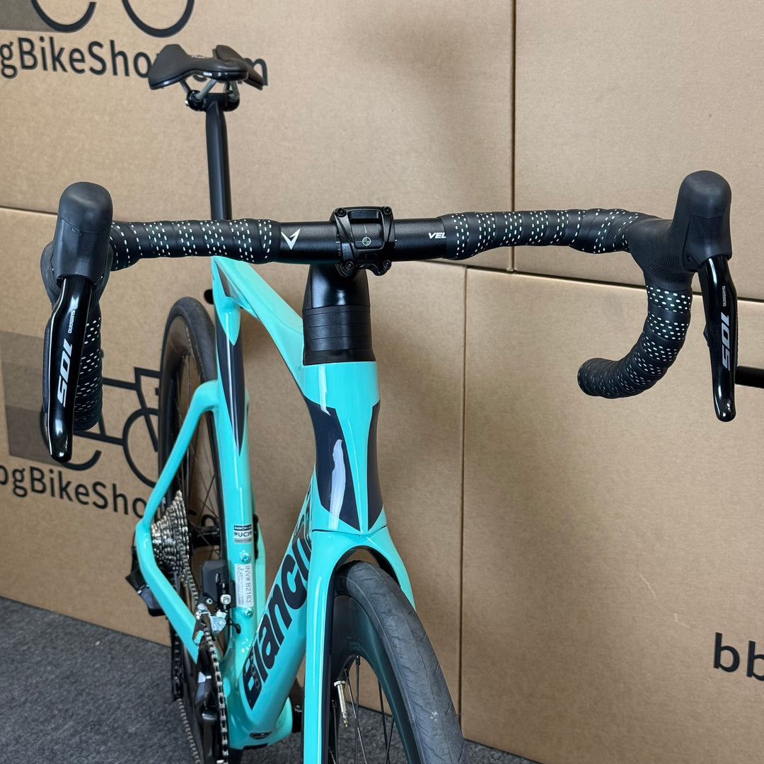 New Bianchi Oltre Comp, 12-speed Shimano 105, Carbon Fiber Road Bike-2024, 57cm