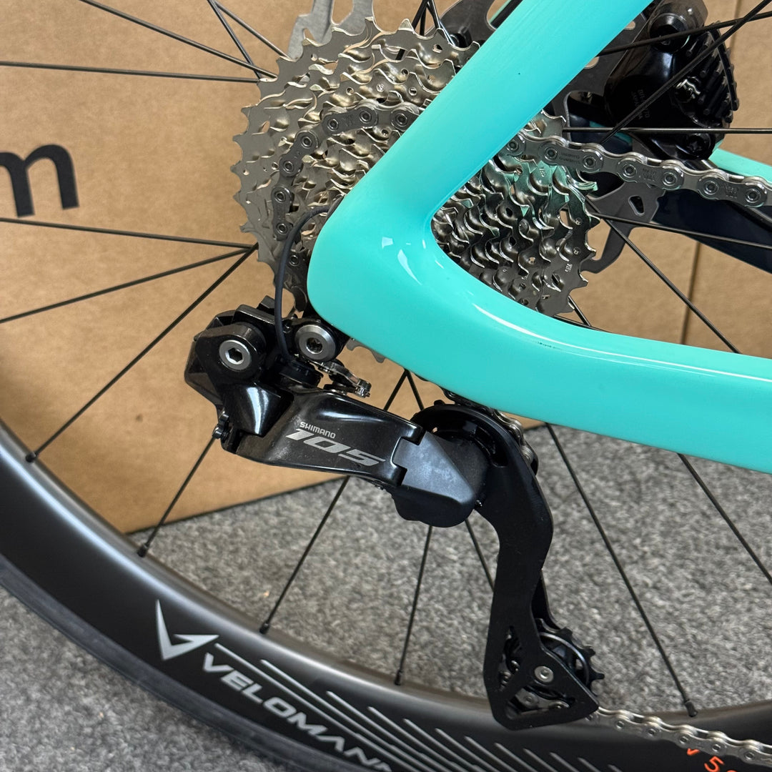 New Bianchi Oltre Comp, 12-speed Shimano 105, Carbon Fiber Road Bike-2024, 57cm