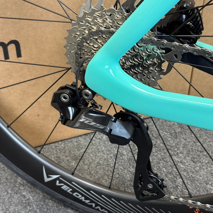 New Bianchi Oltre Comp, 12-speed Shimano 105, Carbon Fiber Road Bike-2024, 57cm