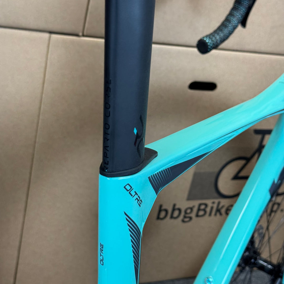 New Bianchi Oltre Comp, 12-speed Shimano 105, Carbon Fiber Road Bike-2024, 57cm