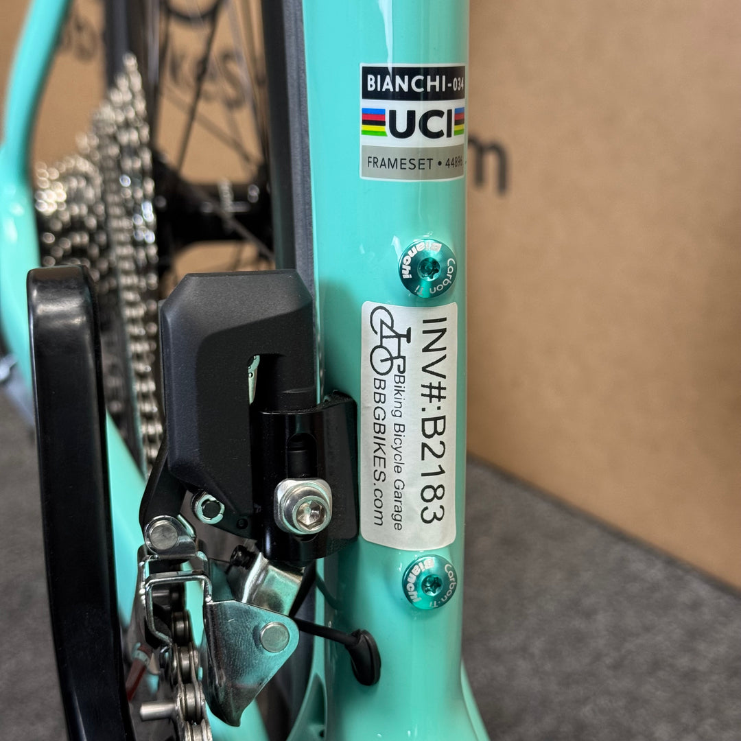 New Bianchi Oltre Comp, 12-speed Shimano 105, Carbon Fiber Road Bike-2024, 57cm