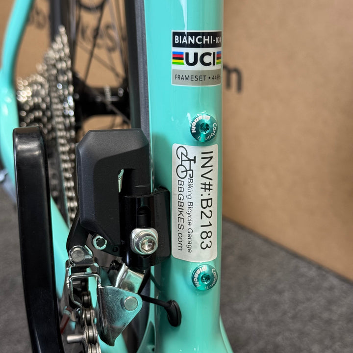 New Bianchi Oltre Comp, 12-speed Shimano 105, Carbon Fiber Road Bike-2024, 57cm