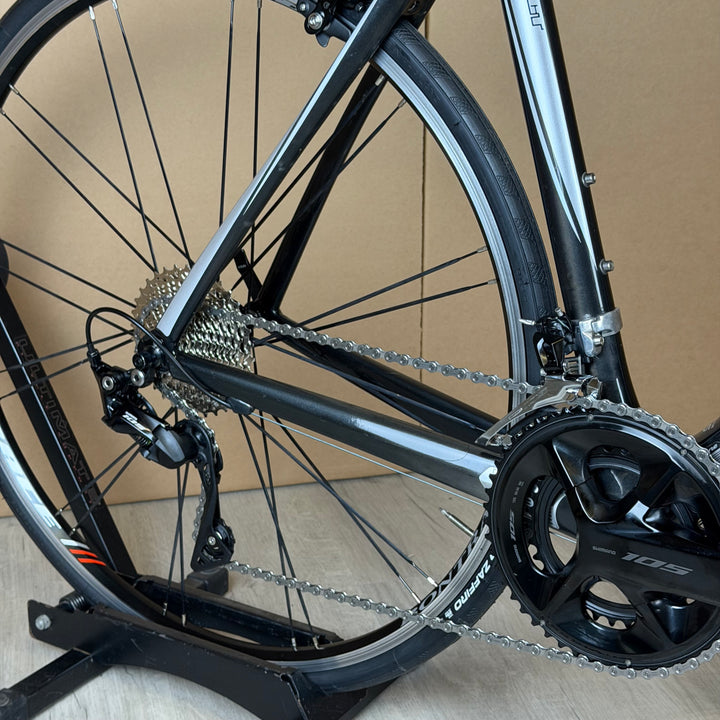 Used Trek Madone 4.5, New 11-speed Shimano 105, Carbon Fiber Road Bike-2008, 58cm