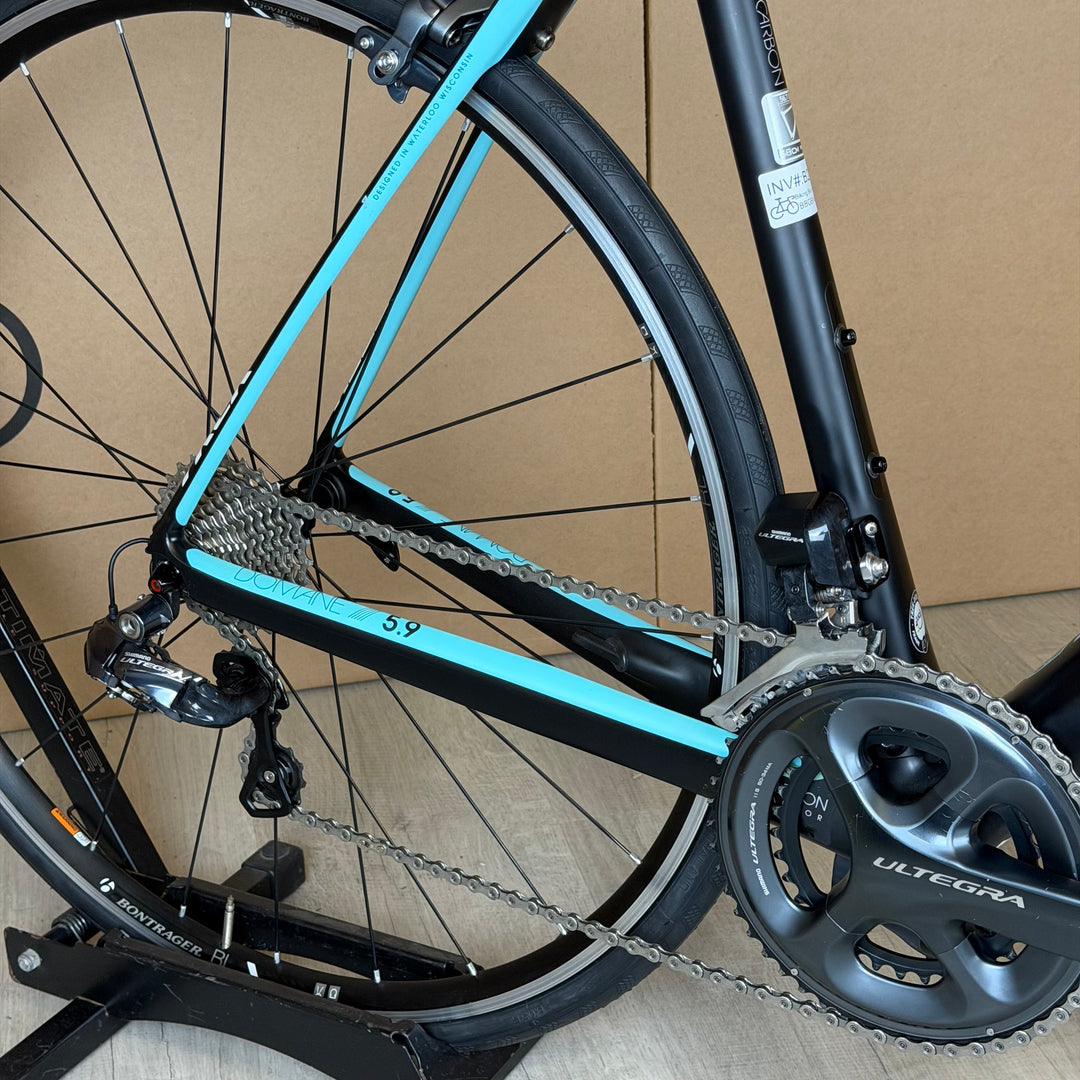Used Trek Domane 5.9, Carbon Road Bike, Shimano Ultegra Di2 11-Speed, 2014-58cm