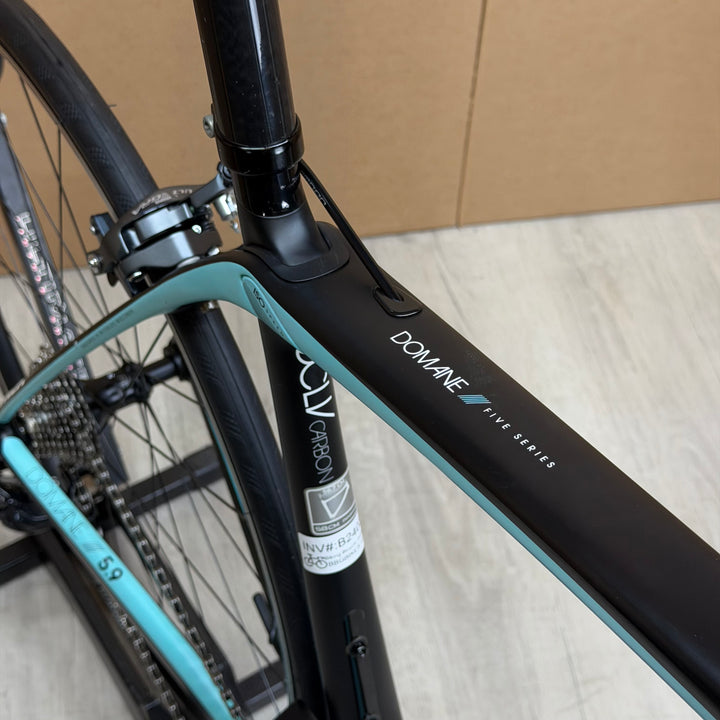 Used Trek Domane 5.9, Carbon Road Bike, Shimano Ultegra Di2 11-Speed, 2014-58cm