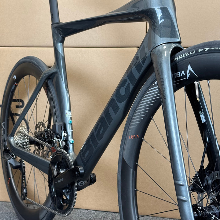 New Bianchi Oltre Comp, 12-speed Shimano 105, Carbon Fiber Road Bike-2024, 55cm