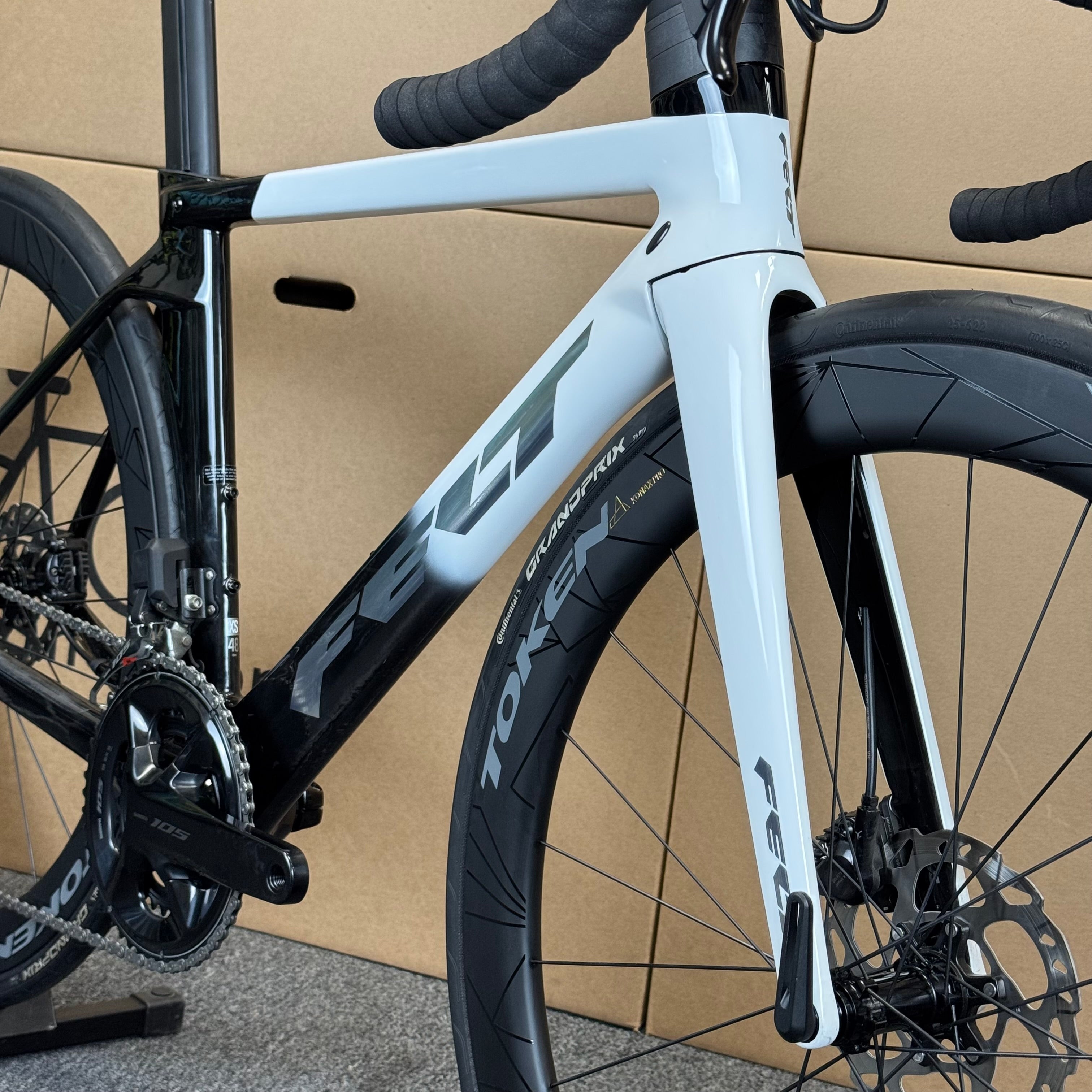 Used Felt AR Advanced 105 Di2, 12-speed, Carbon Fiber Road Bike