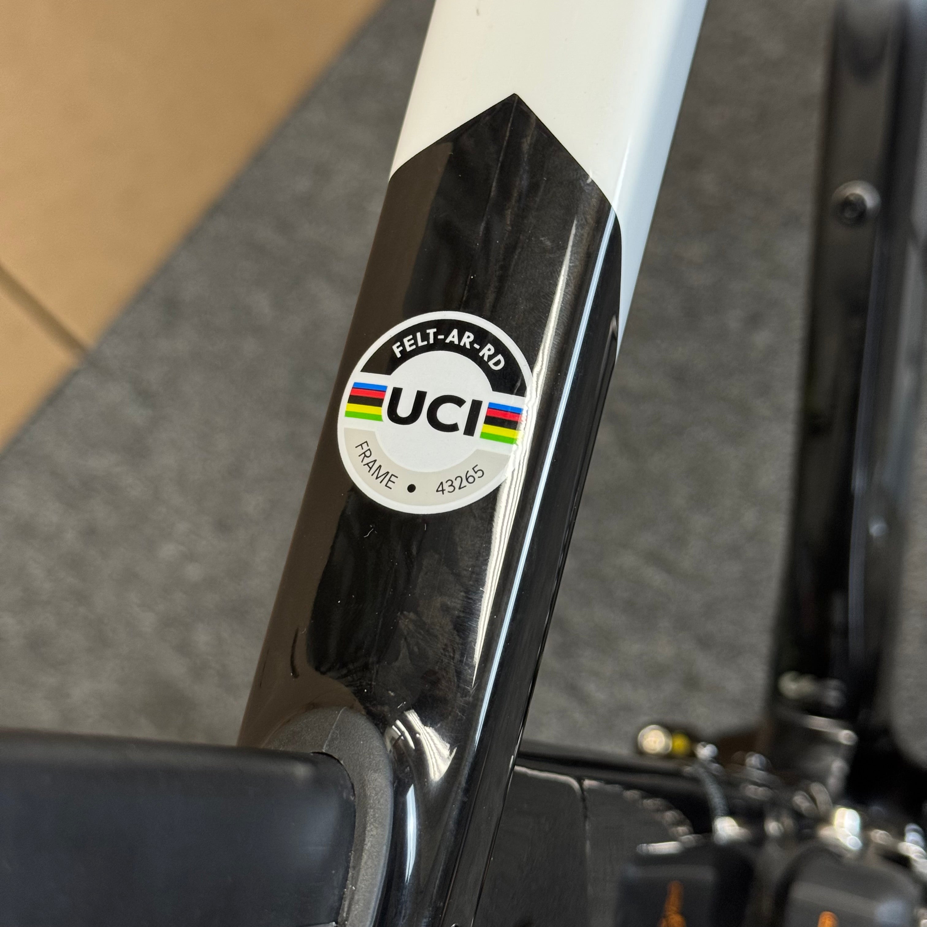 Used Felt AR Advanced 105 Di2, 12-speed, Carbon Fiber Road Bike