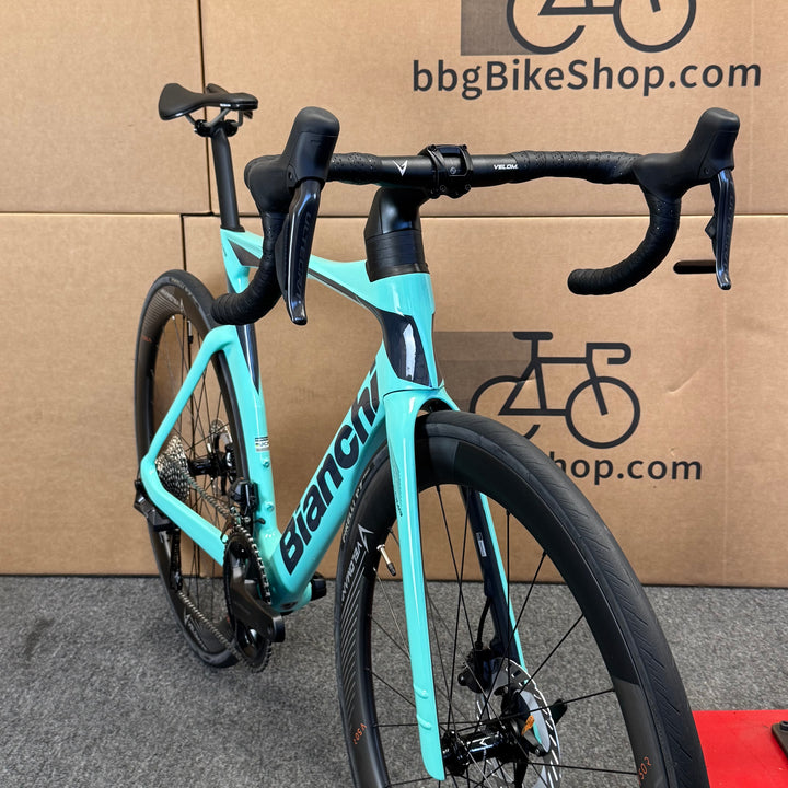 New Bianchi Oltre Comp, Ultegra Di2 12-speed, Carbon Fiber Road Bike-2024, 55cm