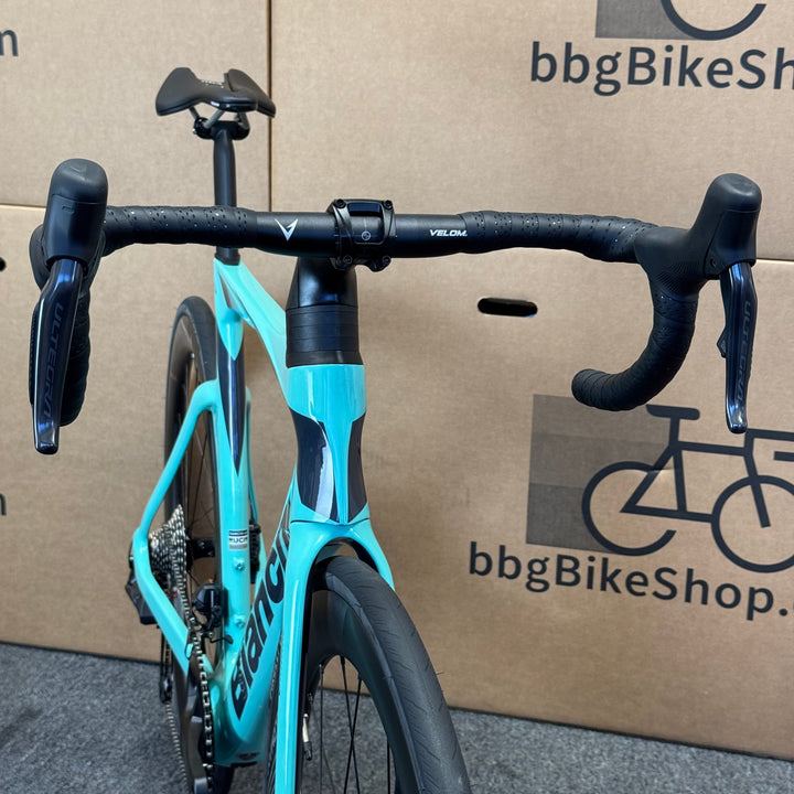 New Bianchi Oltre Comp, Ultegra Di2 12-speed, Carbon Fiber Road Bike-2024, 55cm