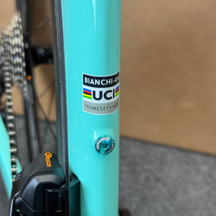 New Bianchi Oltre Comp, Ultegra Di2 12-speed, Carbon Fiber Road Bike-2024, 55cm