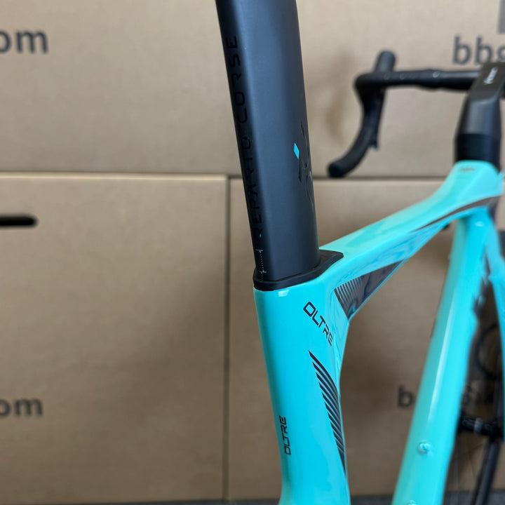 New Bianchi Oltre Comp, Ultegra Di2 12-speed, Carbon Fiber Road Bike-2024, 55cm