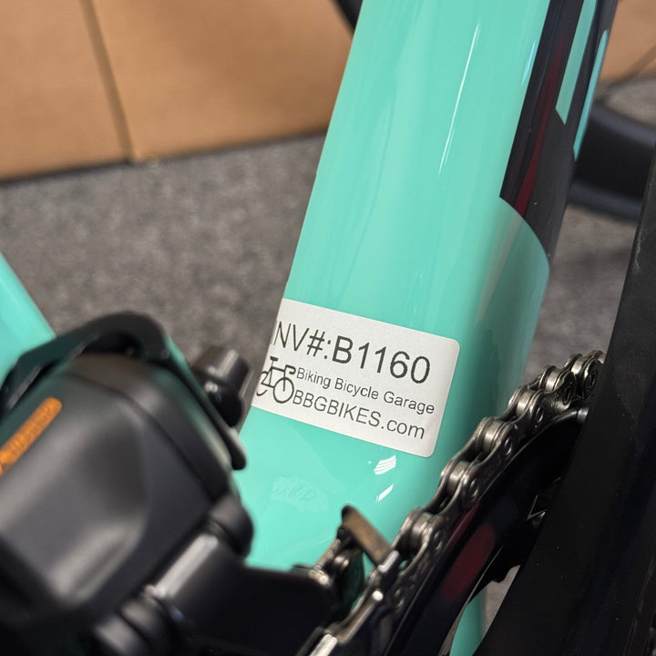 New Bianchi Oltre Comp, Ultegra Di2 12-speed, Carbon Fiber Road Bike-2024, 55cm