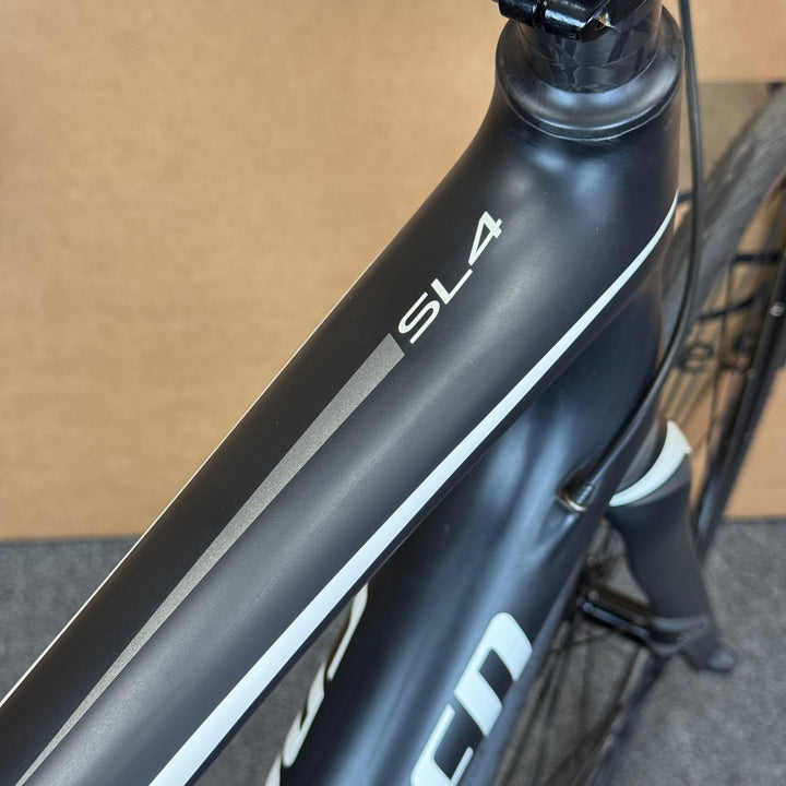 Used Specialized Roubaix SL4 Pro Disc, Carbon Fiber Road Bike-2015, 58cm
