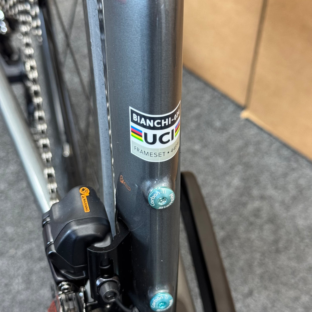 New Bianchi Oltre Comp, Ultegra Di2 12-speed, Carbon Fiber Road Bike-2024, 57cm