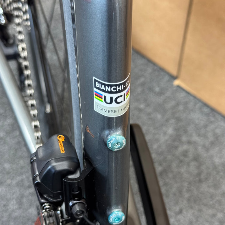 New Bianchi Oltre Comp, Ultegra Di2 12-speed, Carbon Fiber Road Bike-2024, 57cm