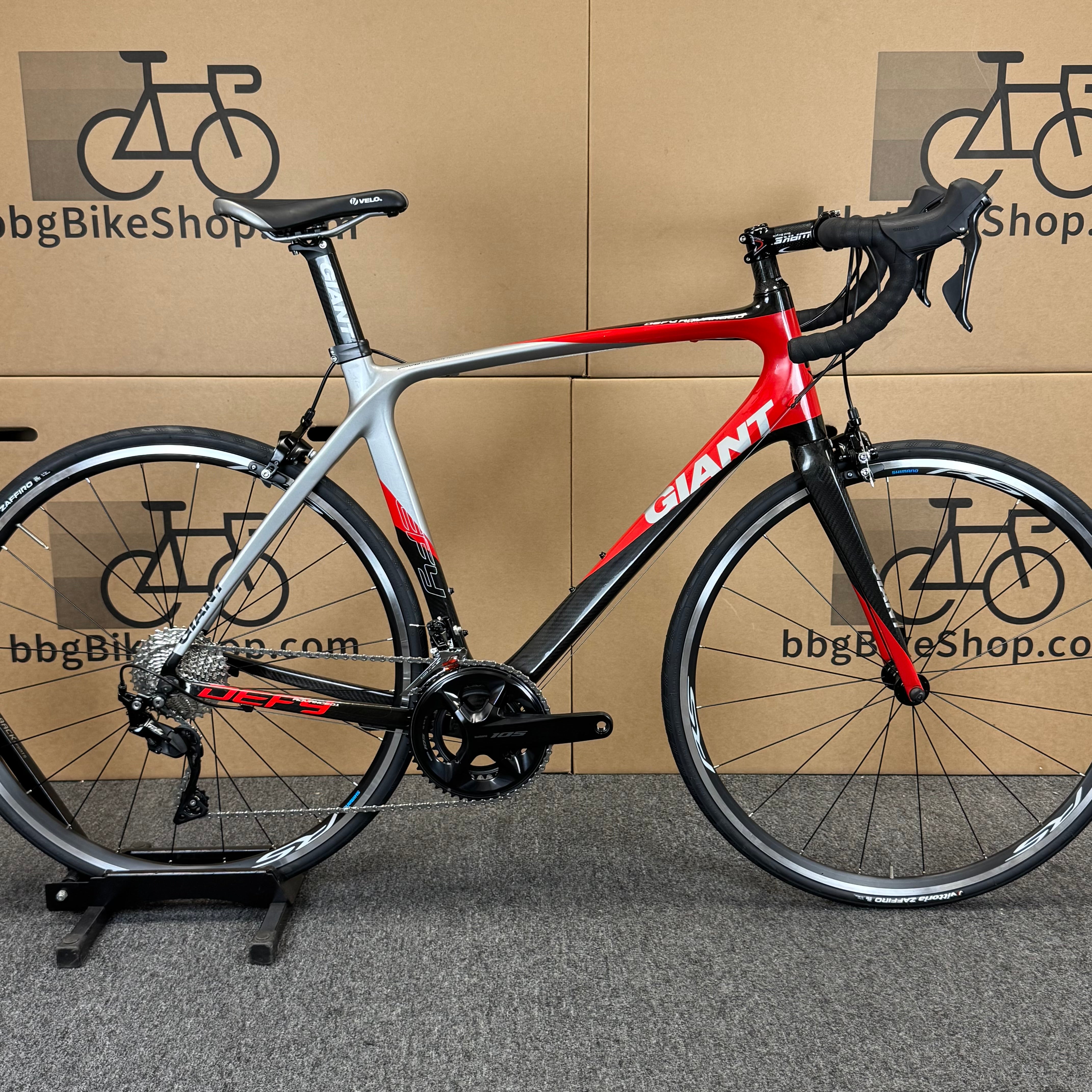 Used Giant Defy, 11-speed Shimano 105, Carbon Fiber Road Bike-2010