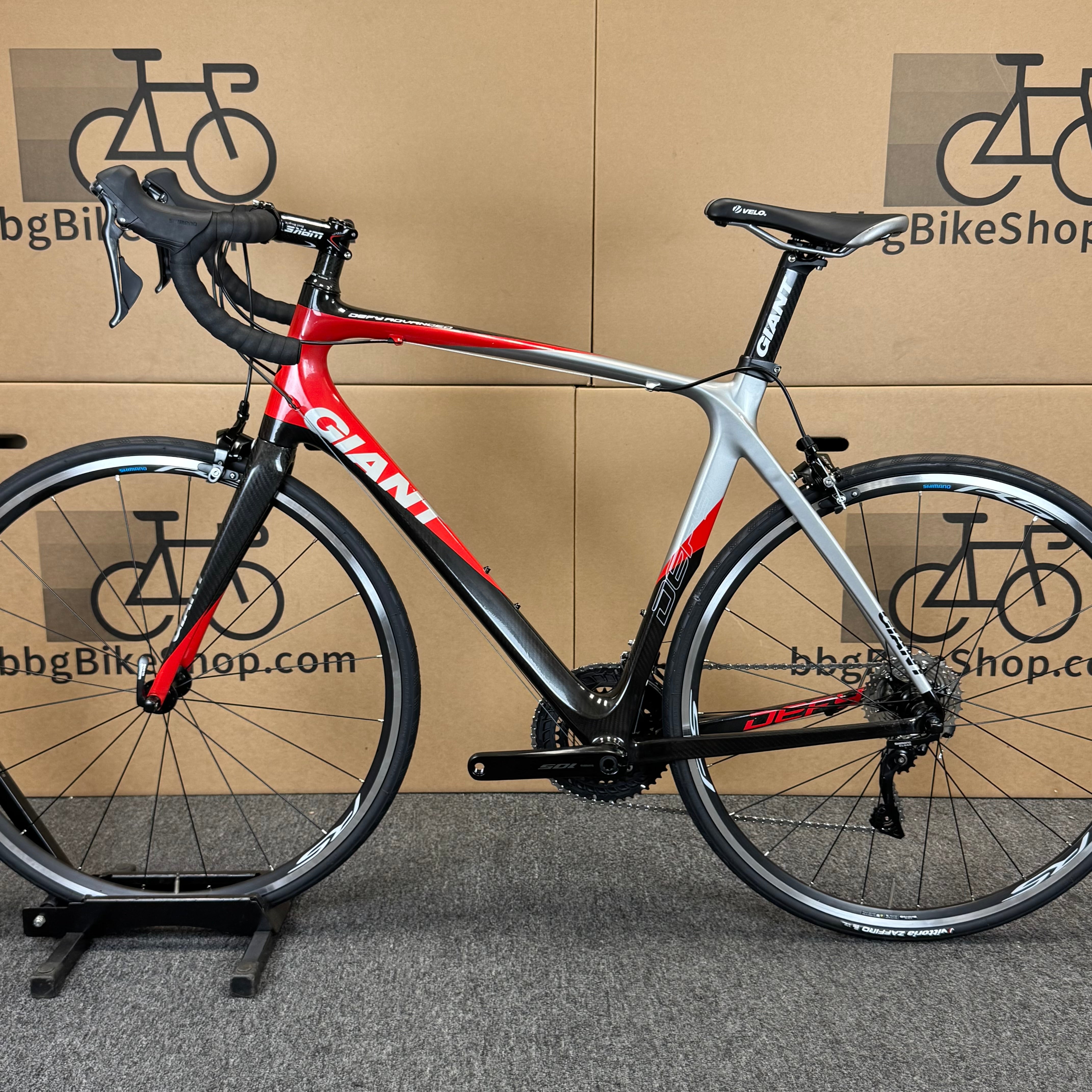 Used Giant Defy, 11-speed Shimano 105, Carbon Fiber Road Bike-2010