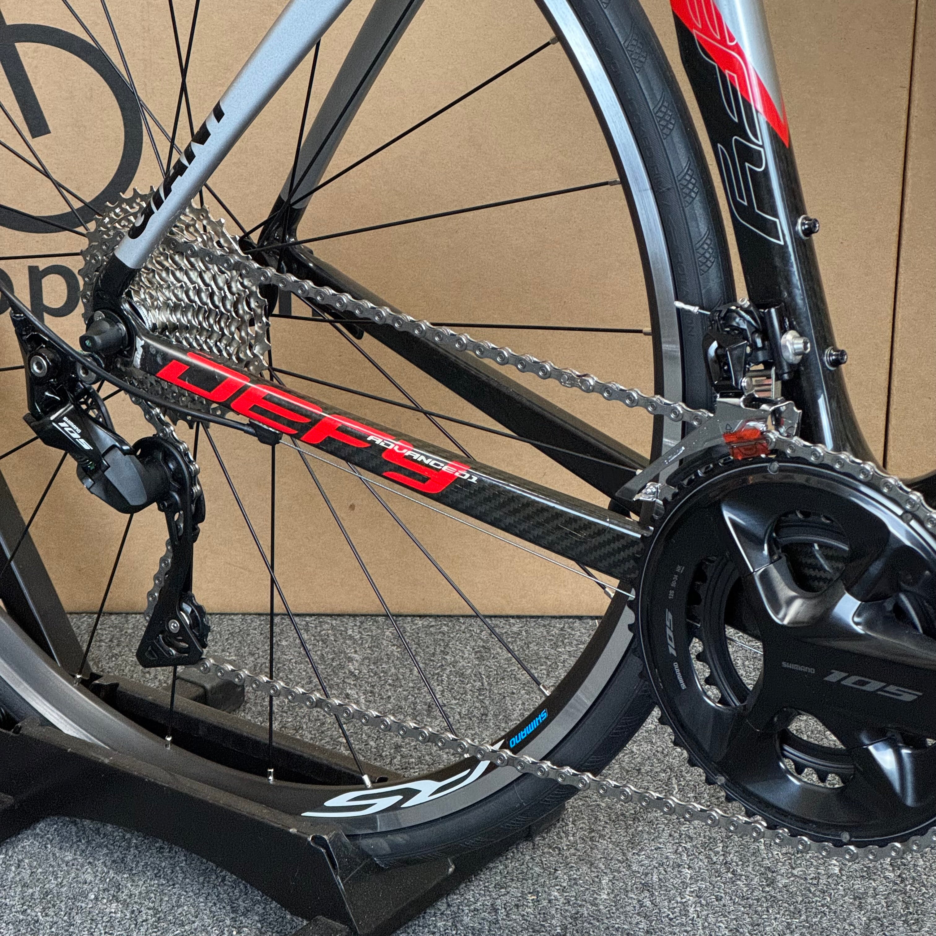 Used Giant Defy, 11-speed Shimano 105, Carbon Fiber Road Bike-2010