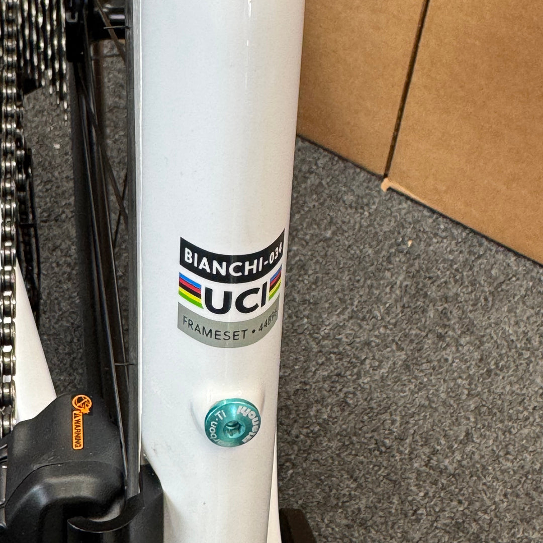New Bianchi Oltre Comp, Ultegra Di2 12-speed, Carbon Fiber Road Bike-2024, 57cm