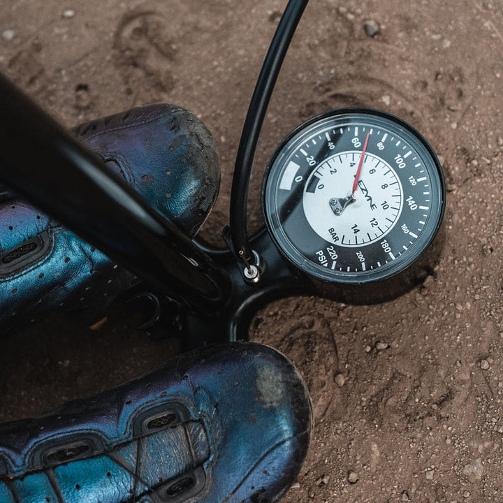 Lezyne Classic Floor Drive 3.5 Pump, Metallic Black