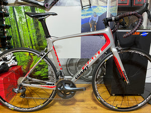 Giant Defy with Ultegra Di2, Carbon Fiber Road Bike Size: 56cm