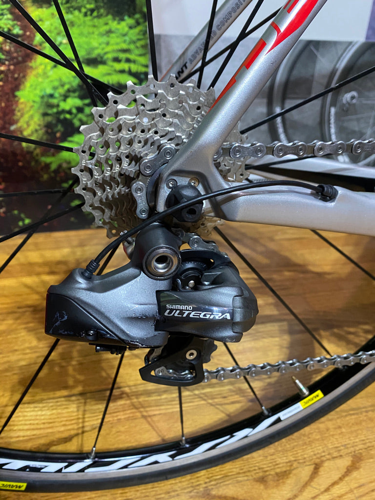 Giant Defy with Ultegra Di2, Carbon Fiber Road Bike Size: 56cm