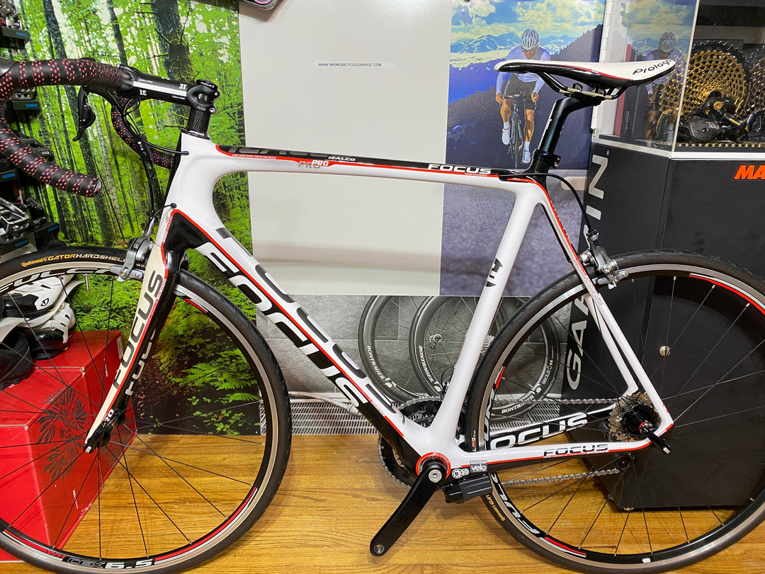Focus Izalco Pro Ultegra Di2 Carbon Fiber Road Bike