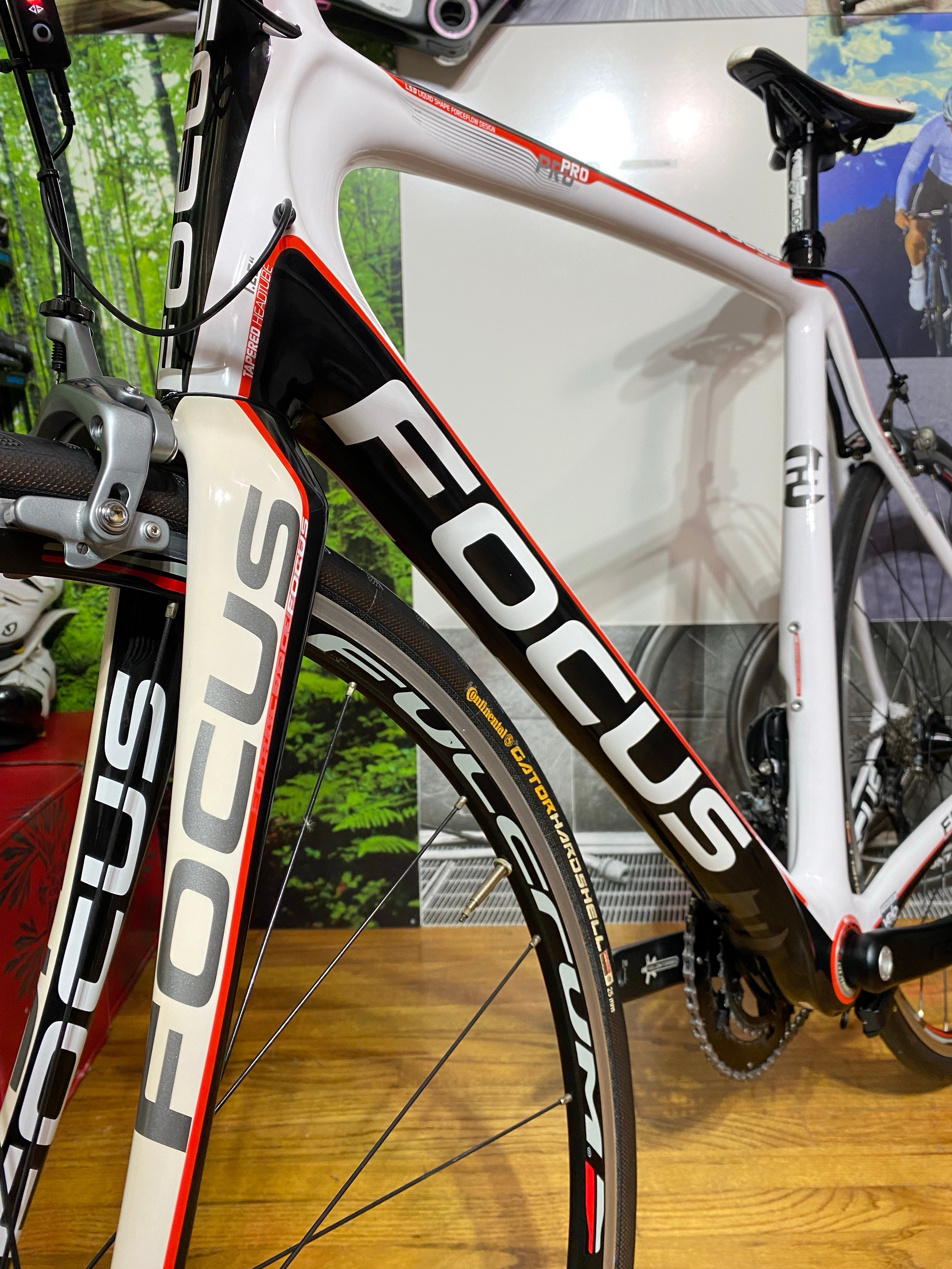 Focus Izalco Pro Ultegra Di2 Carbon Fiber Road Bike